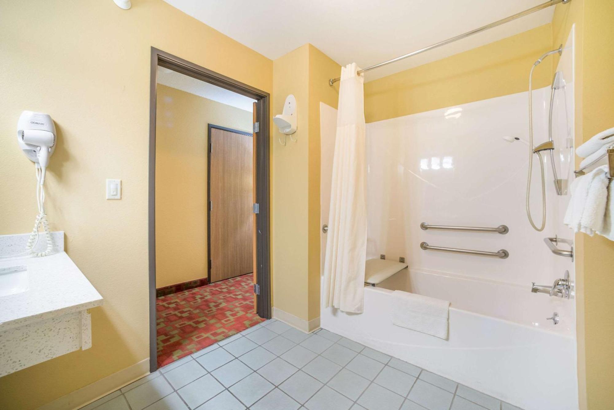 Quality Inn O'Fallon Il - St Louis Exteriör bild